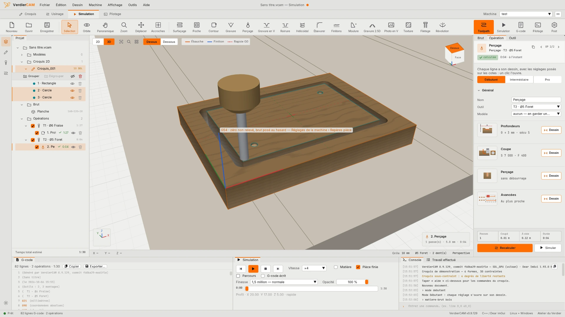 La simulation « Pièce finie » de VerdierCAM : la plaque détourée, avec ses deux trous, bien séparée de la planche de bois qui l'entoure